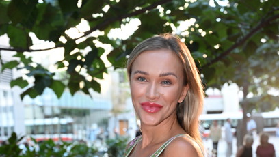 FOTO: Nela Slováková se tentokrát oblékla do květinových šatů.
