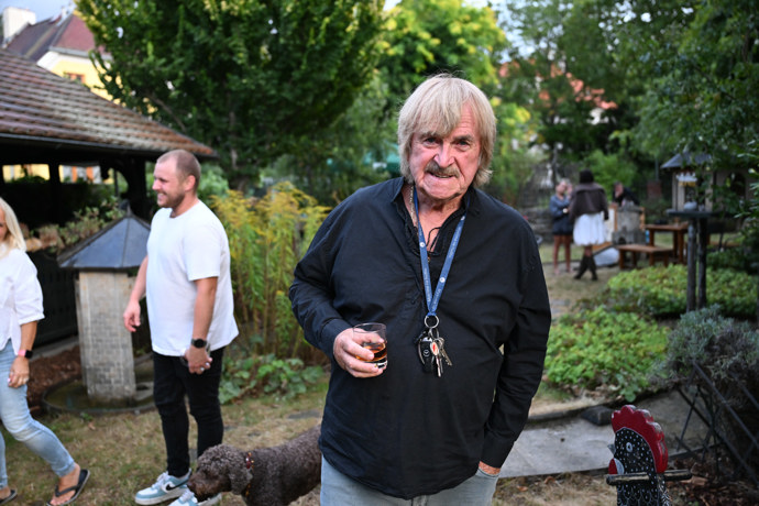 FOTO: Karel Vágner dorazil na letní party divadla Broadway. – stránka 8