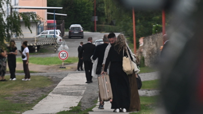 FOTO: Na místo postupně dorazili první svatební hosté.