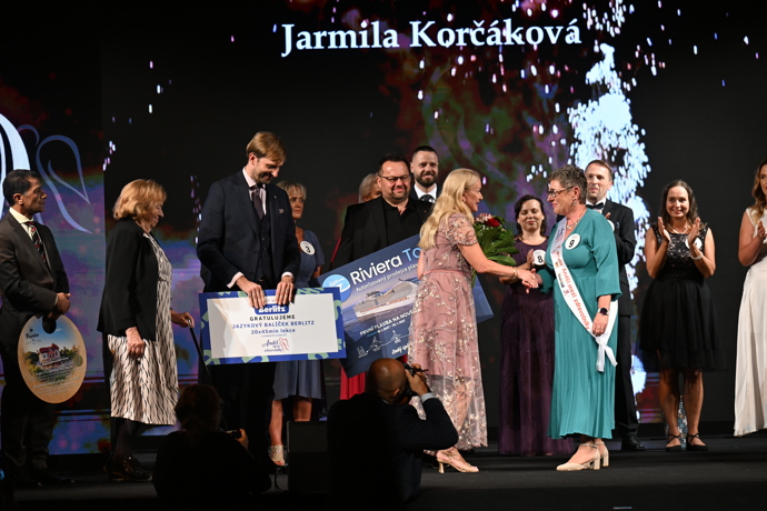 FOTO: Jarmila Korčáková vyhrála soutěž Anděl mezi zdravotníky. – stránka 9