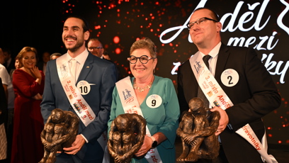 FOTO: Jarmila Korčáková s finalisty.