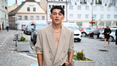 FOTO: Jan Bendig ukázal extravagantní outfit.