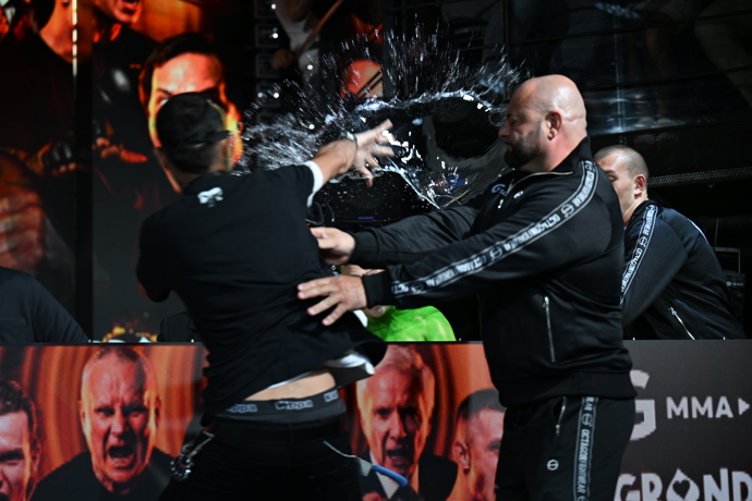 FOTO: Na G MMA to žilo. – stránka 25