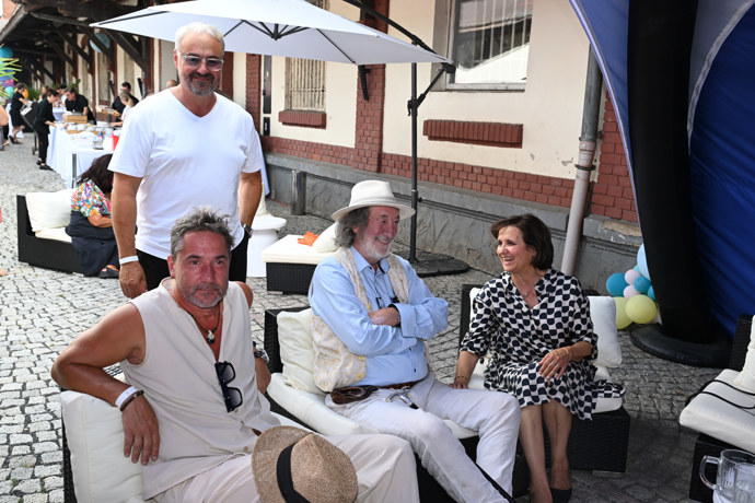FOTO: Nechyběl Martin Zounar, Bolek Polívka či Veronika Freimanová. – stránka 13