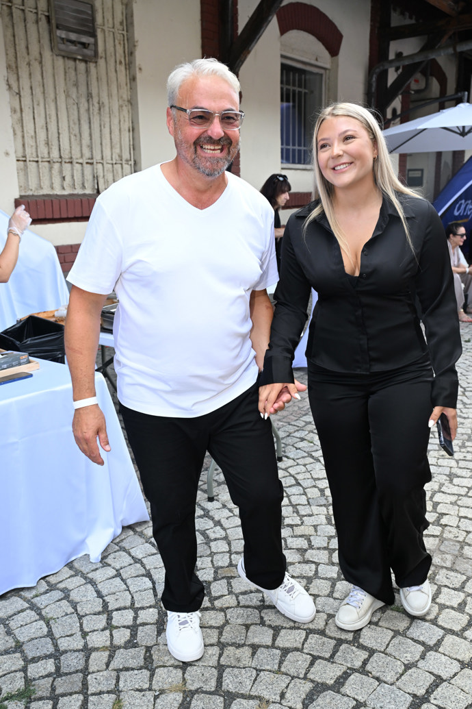 FOTO: Martin Zounar se během akce skvěle bavil v dobré společnosti. – stránka 11