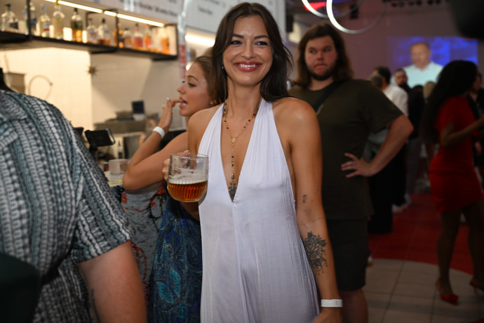 FOTO: Jitka Boho si dokonce dala pivo! – stránka 1