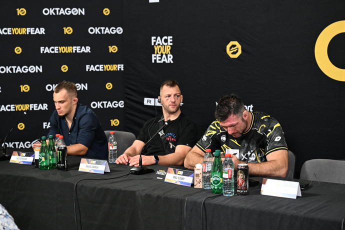 FOTO: Fleury byl na tiskovce zlomený.