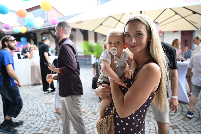 FOTO: Barbora Mottlová dorazila na akci TV Nova se synem. – stránka 2