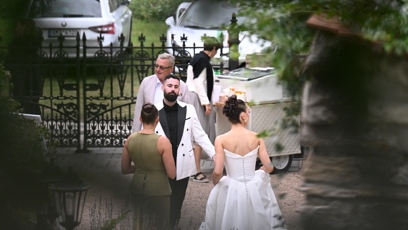 FOTO: Matěj Dejdar se klaní své královně Veronice Biasiol.