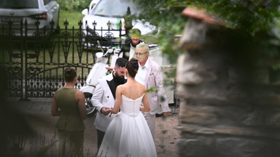 FOTO: Matěj Dejdar se klaní své královně Veronice Biasiol.