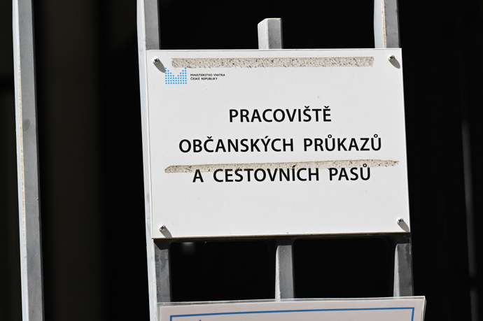 FOTO: Lela Ceterová zamířila na úřad. – stránka 23