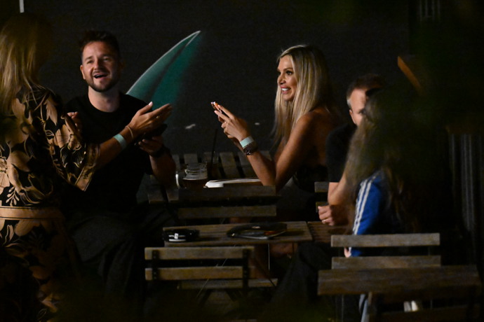 FOTO: Denise Ayverdi během after party prohodila pár slov s kolegy z branže. – stránka 8