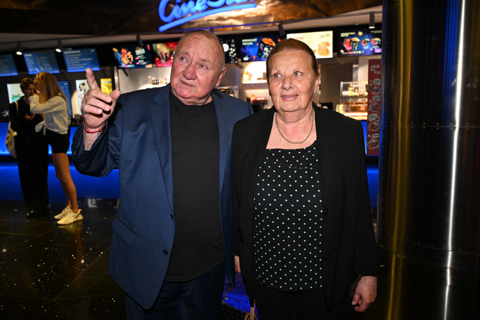 FOTO: Vítězslav Jandák dorazil na film, který produkoval jeho syn. – stránka 3