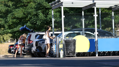 FOTO: Lela Ceterová sis tihla i zajít nakoupit.