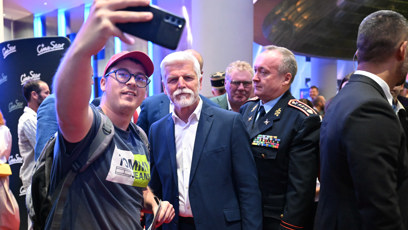 FOTO: Prezident Petr Pavel se fotil se svými příznivci.