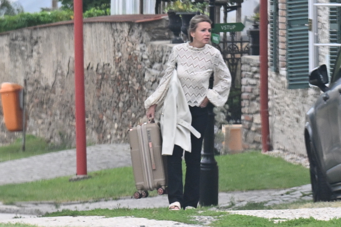 FOTO: Úklid po svatbě. – stránka 11