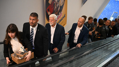 FOTO: Prezident Petr Pavel si dorazil užít film Osamělý vlk.