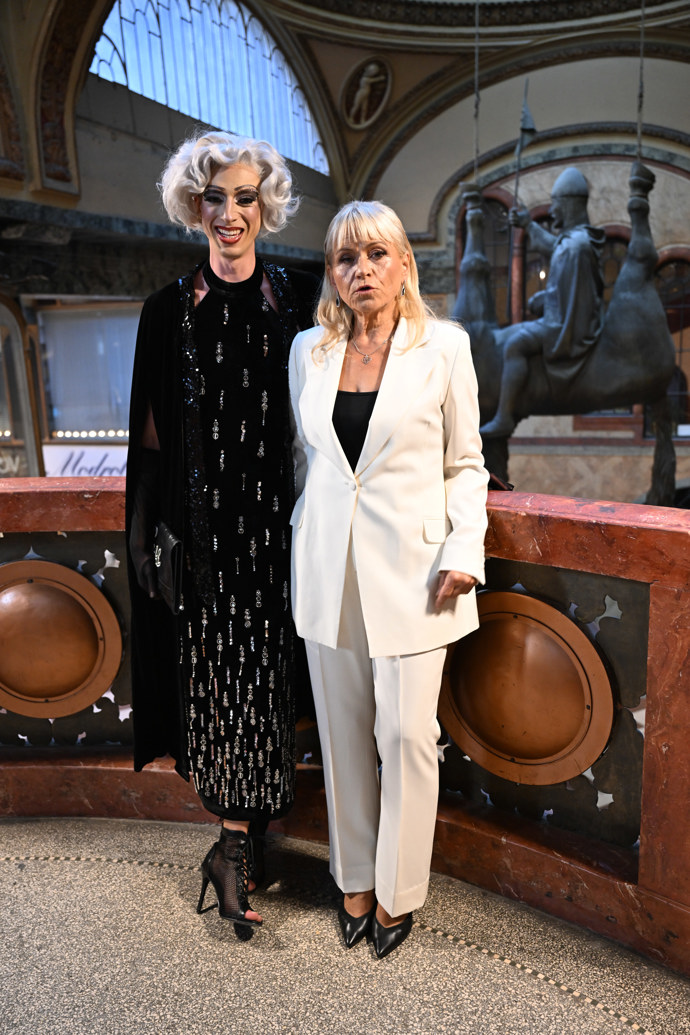 FOTO: Jan Cina a Pavla Tomicová v hlavních rolích filmu Chica Checa. – stránka 28