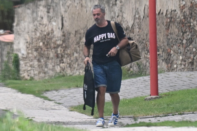 FOTO: Martin Dejdar se zapojil do úklidu.
