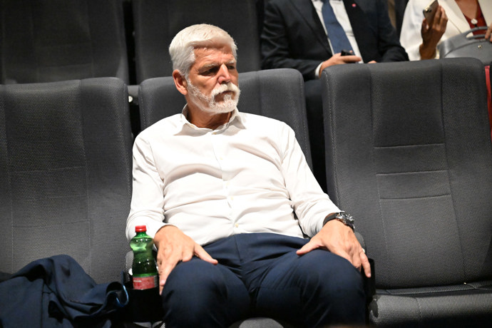 FOTO: Prezident Petr Pavel v kině. – stránka 43