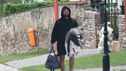 FOTO: Den po svatbě Matěje Dejdara a Veroniky Biasiol se uklízelo.