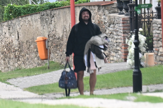 FOTO: Den po svatbě Matěje Dejdara a Veroniky Biasiol se uklízelo. – stránka 4