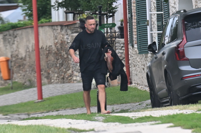 FOTO: Na místě panoval čilý ruch. – stránka 3