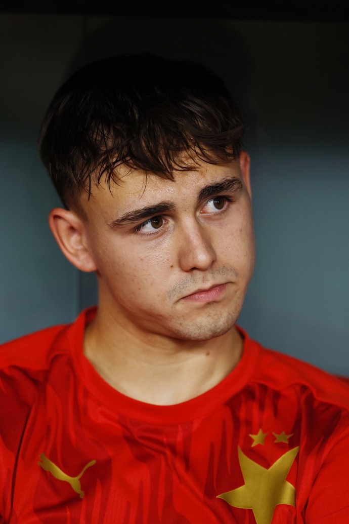 FOTO: Matěj Jurásek maže příspěvky proti Spartě. – stránka 1