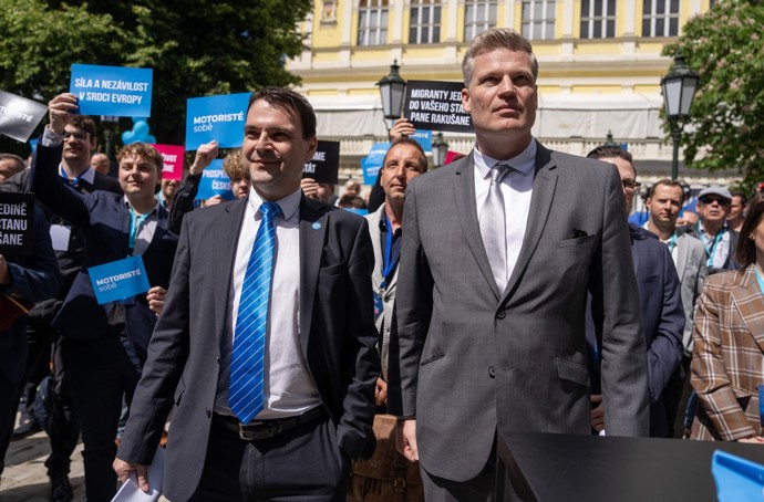 FOTO: Petr Macinka a Filip Turek si v pořadu Přísně tajné na internetové televizi Xaver Live dělali srandu z novinářek. – stránka 2