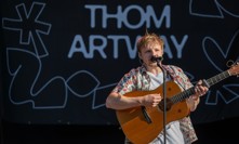 Hudebník a písničkář Thom Artway koncertuje