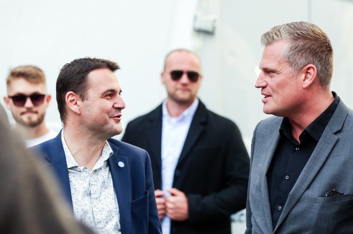 FOTO: Petr Macinka a Filip Turek spolu vystoupili v pořadu Přísně tajné na internetové televizi Xaver Live. – stránka 1