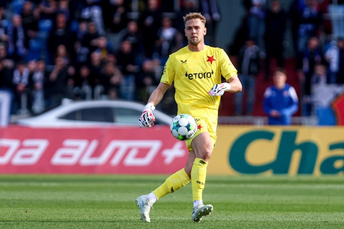 FOTO: Gólman Jakub Markovič. – stránka 8