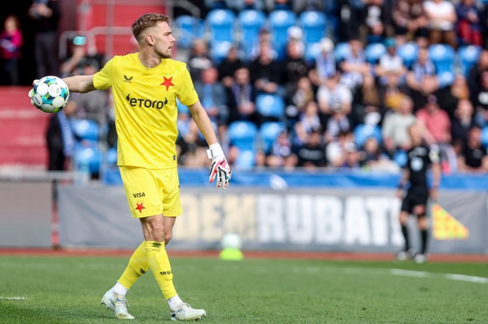FOTO: Gólman Jakub Markovič. – stránka 7