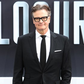 Colin Firth na letošní premiéře filmu Den odhalení.