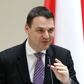 Ministr zahraničí Petr Macinka nevěděl, kde jeho kolega je.