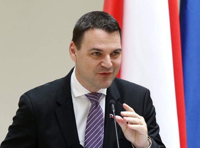 FOTO: Ministr zahraničí Petr Macinka – stránka 4