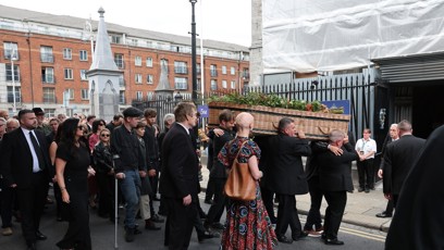 FOTO: Glen Hansard měl proutěnou rakev.