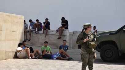 FOTO: Situaci v Ceutě momentálně monitorují policisté a vojáci.