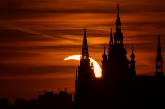 FOTO: Částečné zatmění slunce.