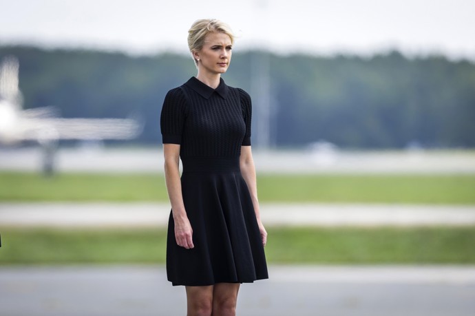 FOTO: Asistentka amerického prezidenta Donalda Trumpa Natalie Harpová. – stránka 4