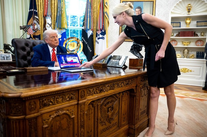 FOTO: Asistentka amerického prezidenta Donalda Trumpa Natalie Harpová. – stránka 3