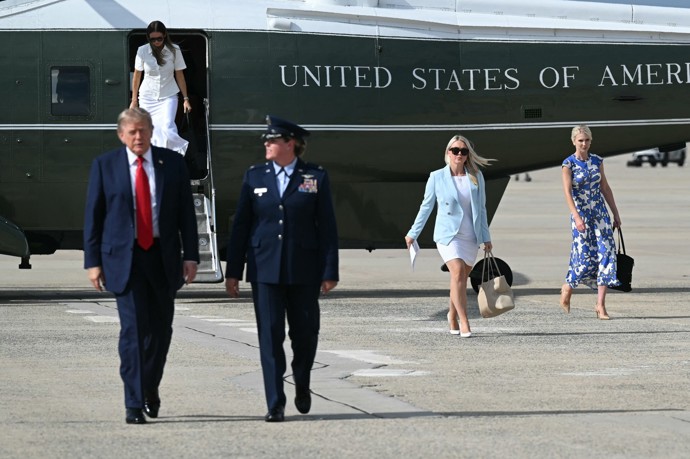 FOTO: Asistentka amerického prezidenta Donalda Trumpa Natalie Harpová. – stránka 2