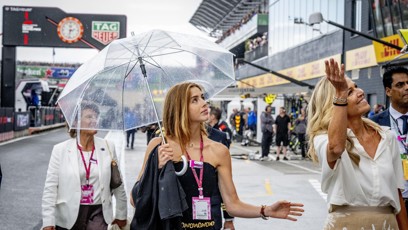 FOTO: Princezna Alexia a královna Máxima zdravily fanoušky.