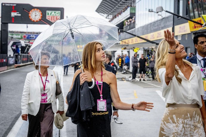 FOTO: Princezna Alexia a královna Máxima zdravily fanoušky. – stránka 3