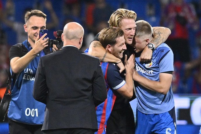 FOTO: Viktoria Plzeň pod novým koučem Radoslavem Kováčem slaví senzační postup do Evropské ligy.