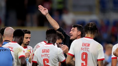 FOTO: Hlavní trenér Srbů Albert Riera běsnil.