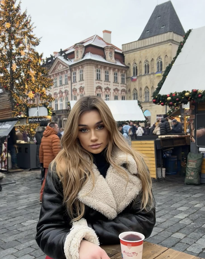 FOTO: Nedávno se ale vydala na bosou procházku Prahou. – stránka 2