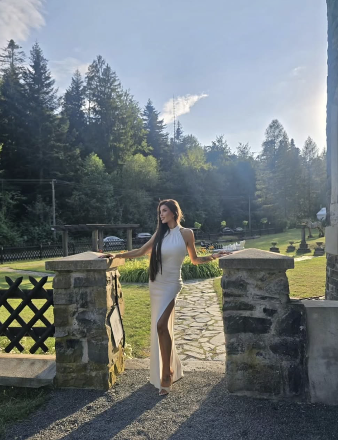 FOTO: Lela Ceterová přitom Hrad Kunzov nenavštívila poprvé. – stránka 31
