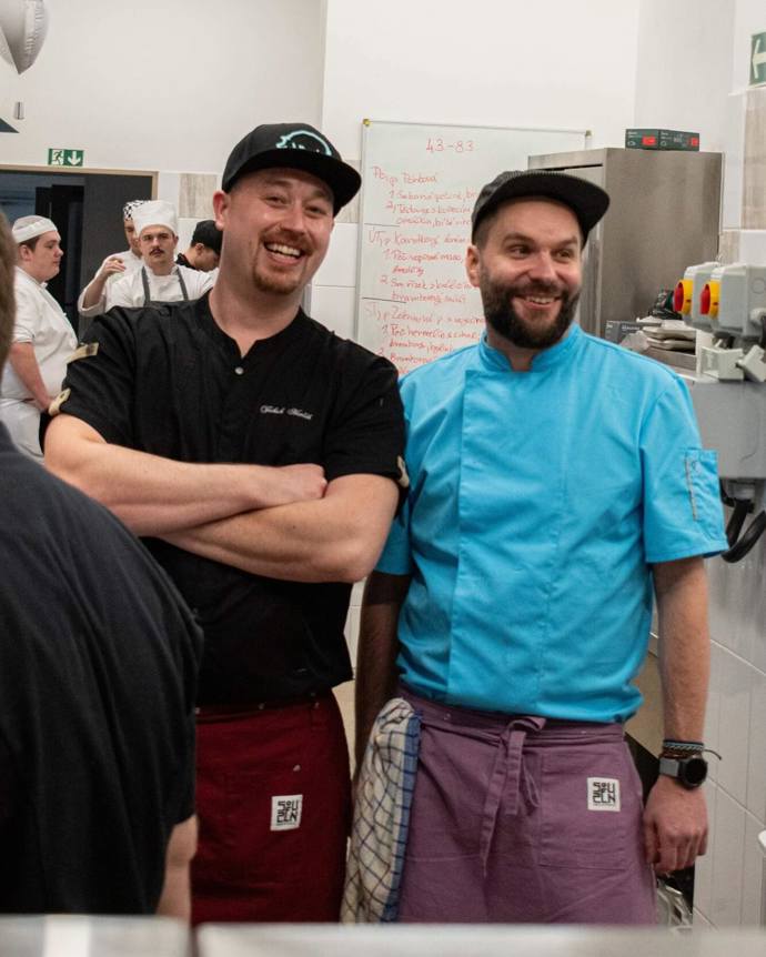 FOTO: Jakub Menšík s vítězem MasterChefa Janem Albrechtem. – stránka 2