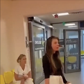 Agresivní žena se opakovaně vrací do jihlavské nemocnice.